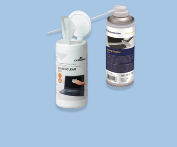 Tuchdose und Druckgasspray vor blauem Hintergrund.