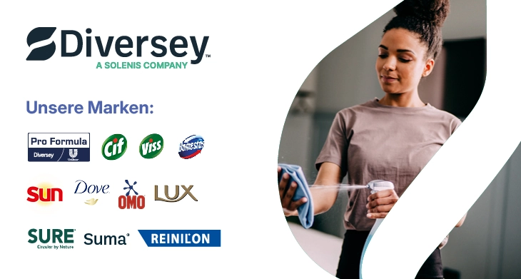 Diversey Werbebild mit Logos bekannter Reinigungsmarken wie Cif, Viss und Sun. Rechts im Bild eine Frau beim Sprühen eines Reinigungsmittels auf ein Tuch.