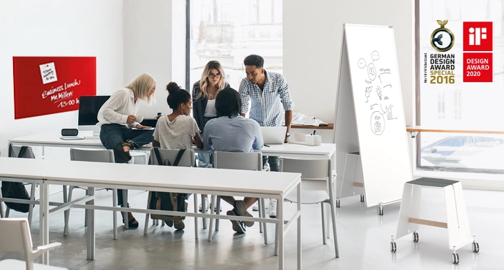 Kreative Workshopszene: Team nutzt magnetoplan®-Moderationstools.