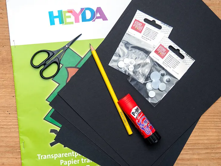 Kind hält KNORR prandell Wackelaugenpackung in die Kamera. Foto: Johanna Rundel