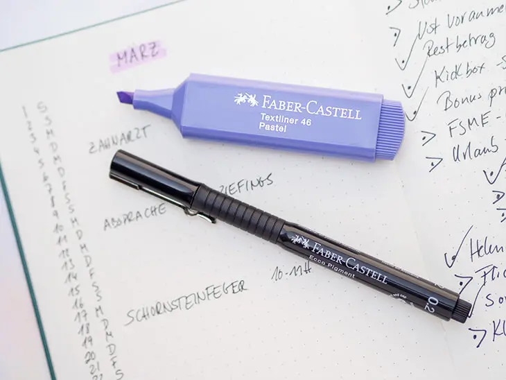 Monthly log im Bullet Journal mit Stiften von Faber-Castell. Foto: Johanna Rundel