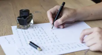 Die Organisation Stift & Papier erzählt uns, wie Briefe ältere Menschen glücklich machen.Mehr dazu bei Onken in Oldenburg und im Onlineshop.