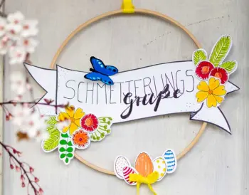 Selbstgebastelter bunter Frühlings Dekoreif 