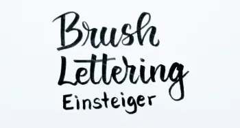 Ein Lettering in schwarz auf weißen Papier mit den Worten "Brush Lettering Einsteiger"