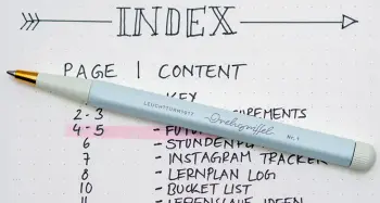 In ein aufgeschlagenes Bullet Journal von LEUCHTTURM1917 ist ein Index eingetragen.
