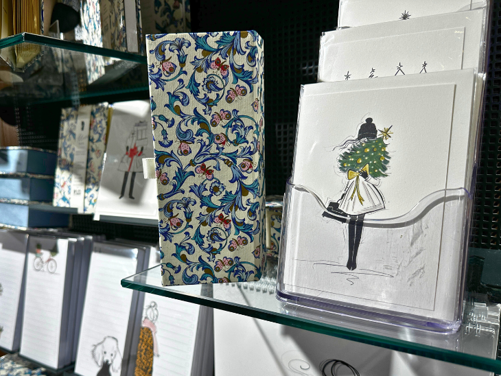 Verschiedene Karten mit weihnachtlichen Motiven.