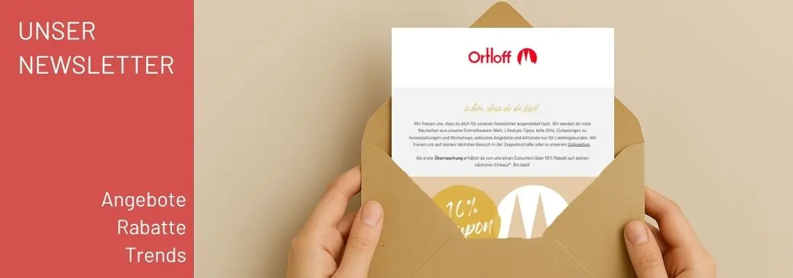 Eine Hand öffnet einen Briefumschlag, darin steckt ein Newsletter von Ortloff in Köln mit dem Text "Unser Newsletter, Angebote, Rabatte, Trends"