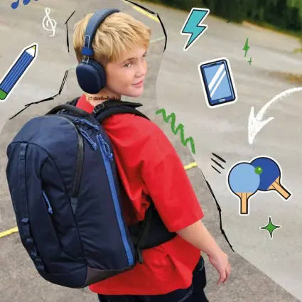 Rückenansicht eines Jugendlichen mit einem Schulrucksack satch con:next