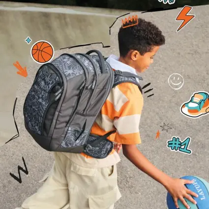 Rückenansicht eines Jugendlichen mit einem Schulrucksack satch match plus