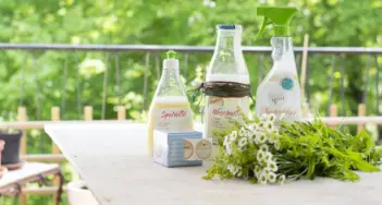 Wir zeigen Ihnen drei Rezepte für nachhaltige, selbstgemachte DIY-Haushaltsmittel. Mehr dazu bei Prüfer & Herting in Otterndorf und im Onlineshop.