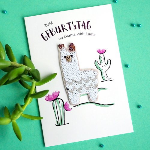 Geburtstagskarte mit Pailletten-Lama und gezeichneten Kakteen