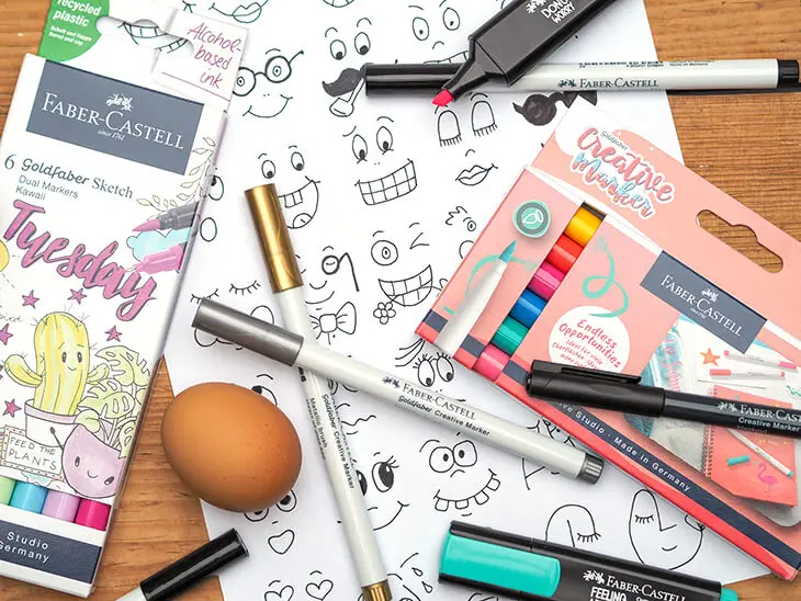 Verschiedene Stifte von Faber-Castell liegen lose herum. Foto: Johanna Rundel