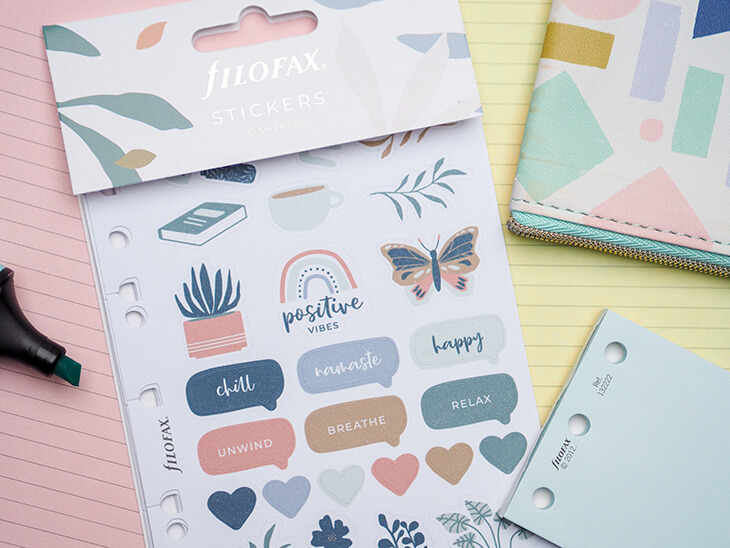 Verschiedene Einlagen und Stickerbogen von Filofax. Foto: Johanna Rundel