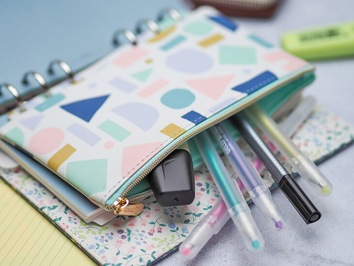 Mäppchen mit Stiften in einen Organizer von Filofax eingeheftet. Foto: Johanna Rundel