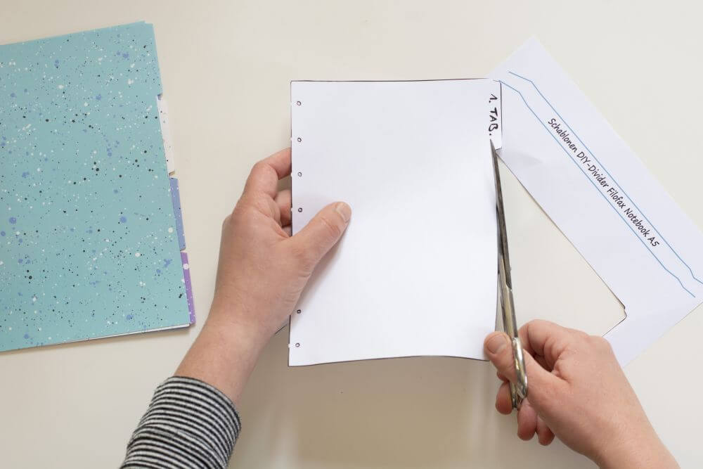 Bastelanleitung Do it yourself-Divider für Filofax Notizbuch Schritt 1: Schablonen ausschneiden.