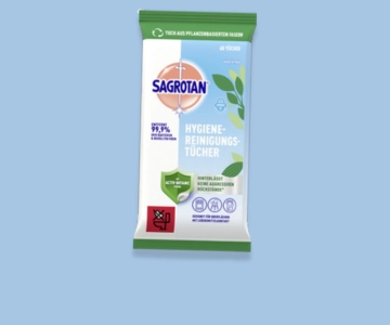 Desinfektionstücher vor blauem Hintergrund.