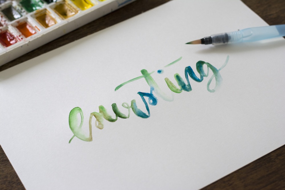 Schrift „bursting“ mit Aquarellfarbe und Wassertankpinsel gemalt