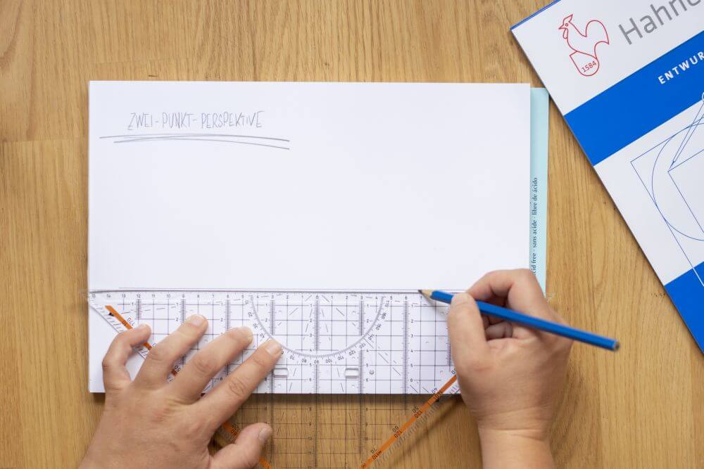 2-Punkt-Perspektive Schritt 1: Parallel zum Papierrand eine Horizontlinie einzeichnen.