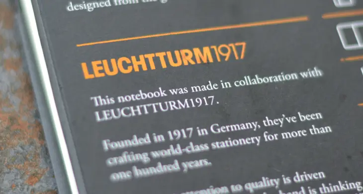 Nahaufnahme Bullet Journal Edition 2 von LEUCHTTURM mit Produktbeschreibung.