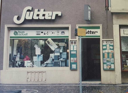 Außenfassade der Fa. Sutter in Freiburg im Jahr 1986