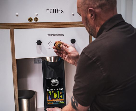 Kaffee in Verpackung abfüllen