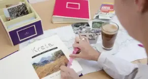 Urlaubserinnerungen festhalten mit einem klassischen Fotoalbum: Bei Trugge in Geseke und im Onlineshop finden Sie alles für Ihre Umsetzung.