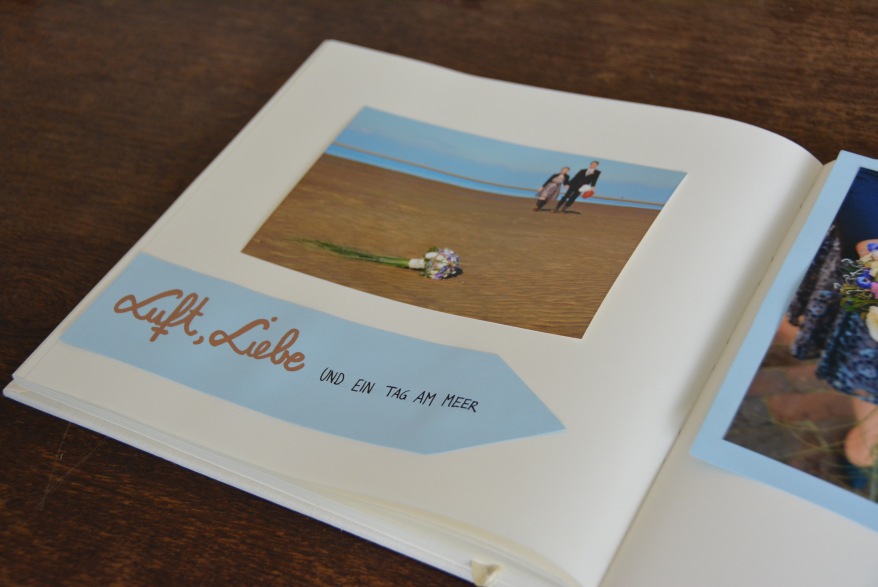 Fotoalbum Seite geöffnet mit der Überschrift Luft, Liebe und ein Tag am Meer