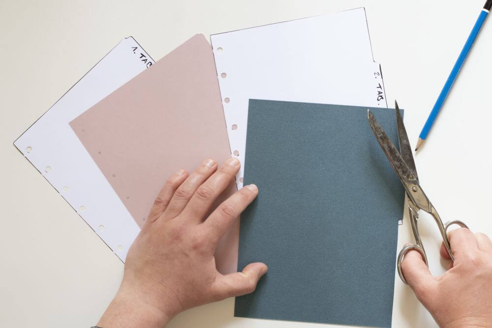 Bastelanleitung Do it yourself-Divider für Filofax Notizbuch Schritt 3: weitere Papiere für die unterschiedlichen Taben des Dividers anhand der Schablonen zurechtschneiden.
