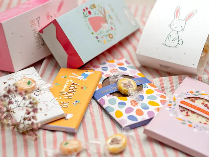 Eine Auswahl verschiedener Süßigkeiten, Schokoladen und Bonbons mit Ostermotiven von Grafik Werkstatt. Foto: Johanna Rundel