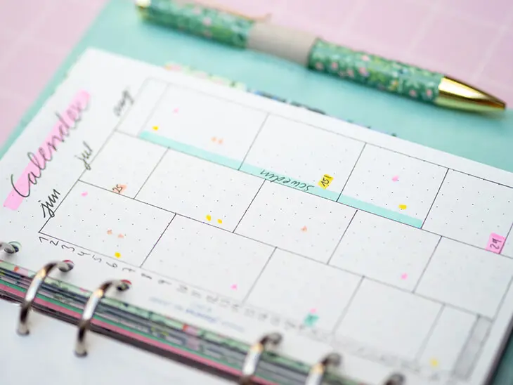 Aufgeschlagene rechte Seite in einem Filofax Planner die ein Bullet Journal future log nach der Calendex-Methode zeigt. Foto: Johanna Rundel
