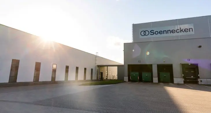 Außenansicht des Logistikzentrums der Soennecken eG in Overath