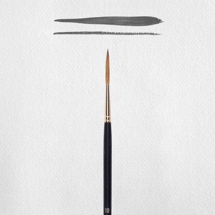 Ein Schlepp-Pinsel von Royal Talens liegt auf einem weißen Untergrund. Oberhalb des Pinsels sieht man einen schmalen und einen breiten Pinselstrich mit dunkler Farbe, der den Farbauftrag des Pinsels darstellt.