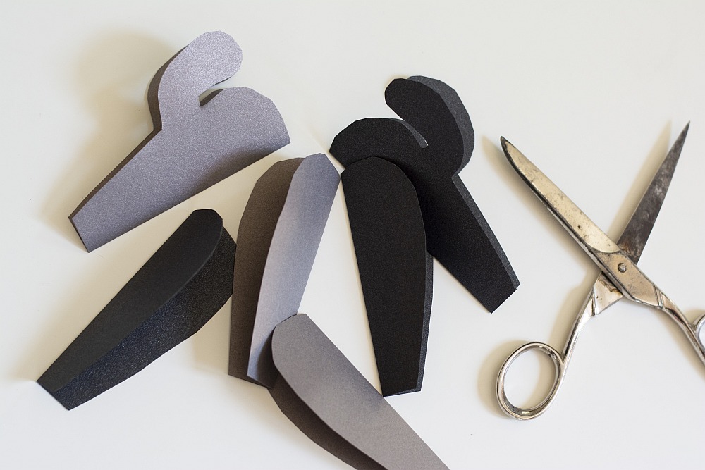 Ausgeschnittene Kaktusteile aus schwarzem Bastelpapier