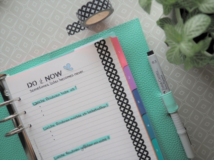 Geöffneter Planner mit To Do Liste, daneben Washi-Tape