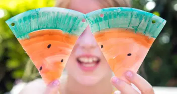 Wir zeigen Ihnen zwei fruchtige DIY-Ideen zum Nachbasteln für einen Tutti-Frutti-Kindergeburtstag. Mehr dazu bei WEISS in Braunschweig und im Onlineshop.
