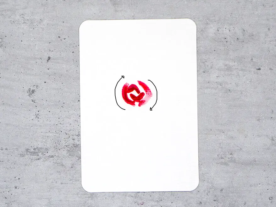 Auf eine Aquarellpostkarte von Hahnemühle wird Schritt für Schritt eine rote Rose aquarelliert. Hier ist Schritt zwei zu sehen: zweite Schicht Blütenblätter.