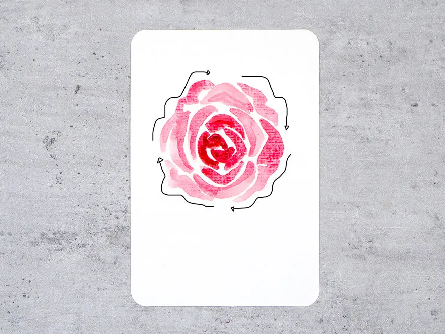 Auf eine Aquarellpostkarte von Hahnemühle wird Schritt für Schritt eine rote Rose aquarelliert. Hier ist Schritt sechs zu sehen: äußerste Schicht Blütenblätter.