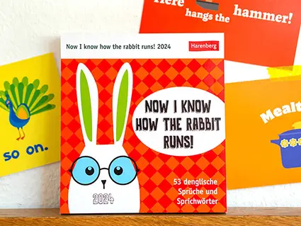 Ein Wandkalender des Athesia Kalenderverlags mit lustigen Sprüchen und Motiven auf "Denglisch". Foto: Johanna Rundel