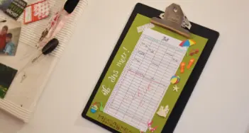 Mit unserem DIY für einen selbstgebastelten Kalender behalten Sie das ganze Jahr den Überblick. Mehr bei Weyers-Kaatzer in Aachen und im Onlineshop.