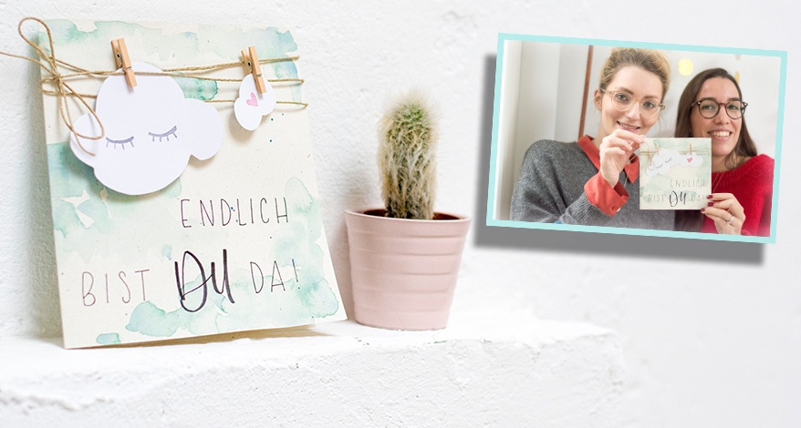 Karte mit „Endlich bist du da!“ neben Kaktus, Foto mit May & Berry