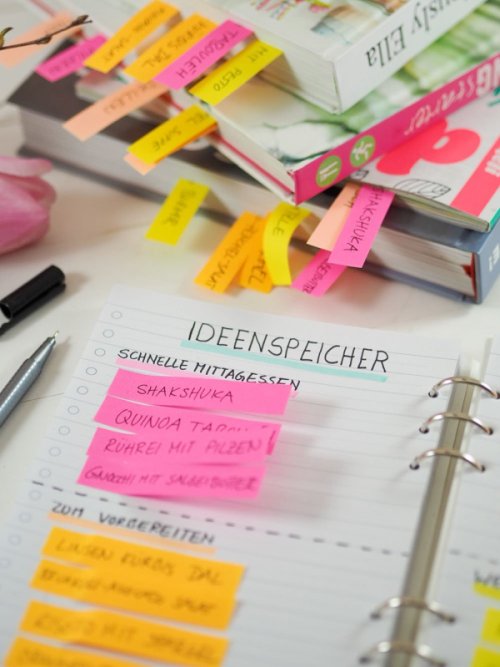 Ideenspeicher mit Rezept-Notizen und vielen Haftnotizen
