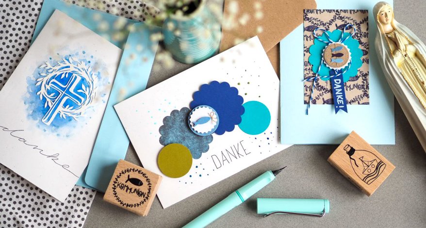 Selbstgestaltete Dankeskarten zur Kommunion mit Stempeln, Füller und Deko.