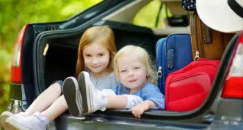 Damit Kindern der Weg in den Urlaub nicht zu lang wird, haben wir die besten Reisespiele zusammengestellt. Mehr bei Weyers-Kaatzer in Aachen und im Onlineshop.