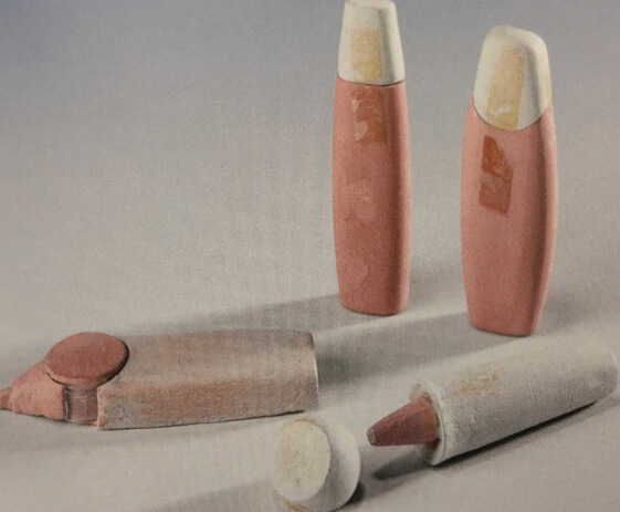 Aus Knetmasse geformte Prototypen des Stabilo Textmarkers.