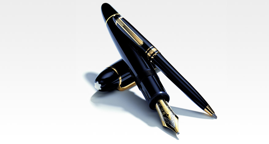 Geöffneter Montblanc Füller und Kugelschreiber liegen schräg auf der Kappe des Füllers