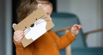 Basteln Sie süße Tiere als Kindergeburtstagseinladungen – mit kostenlosem Download. Mehr dazu bei Wiederholdt in Göttingen und im Onlineshop.