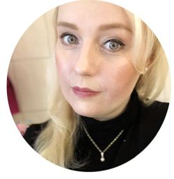 Portrait der freischaffenden Künstlerin Verena Knabe.