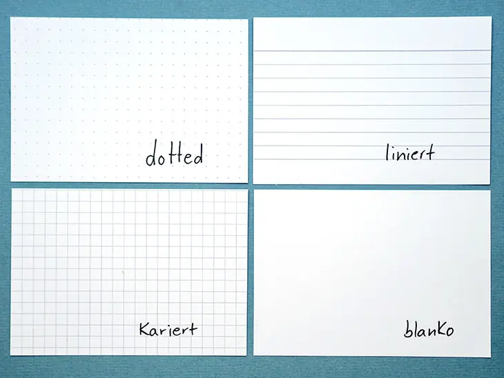 Karteikarten von BRUNNEN nebeneinander: dotted, liniert, kariert & blanko. Foto: Johanna Rundel