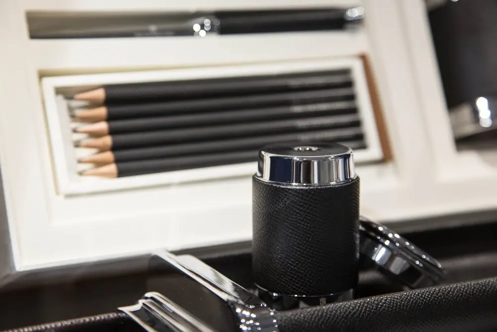 Nahaufnahme eines hochwertigen Spitzers und Bleistiften bei Zauner in Bad Tölz.